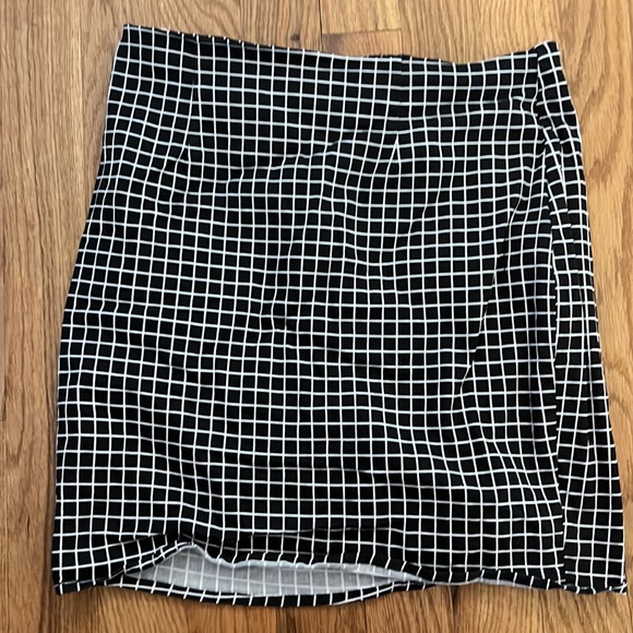 Skirt and shirt set - Picture 3 of 4